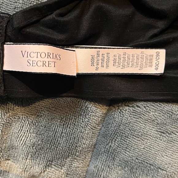 Victoria's Secret Wireless Bra - Picture 6 of 6